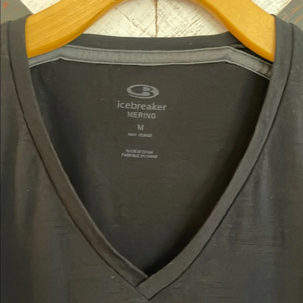 Icebreaker Black V-Neck Men's Shirt_Med - Picture 2 of 5